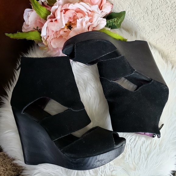 Volatile Leather Wedges - Picture 4 of 6